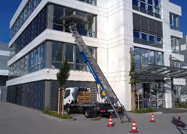 LKW - Lift bei Gewerbeauftrag (Büromöbeleinsatz)