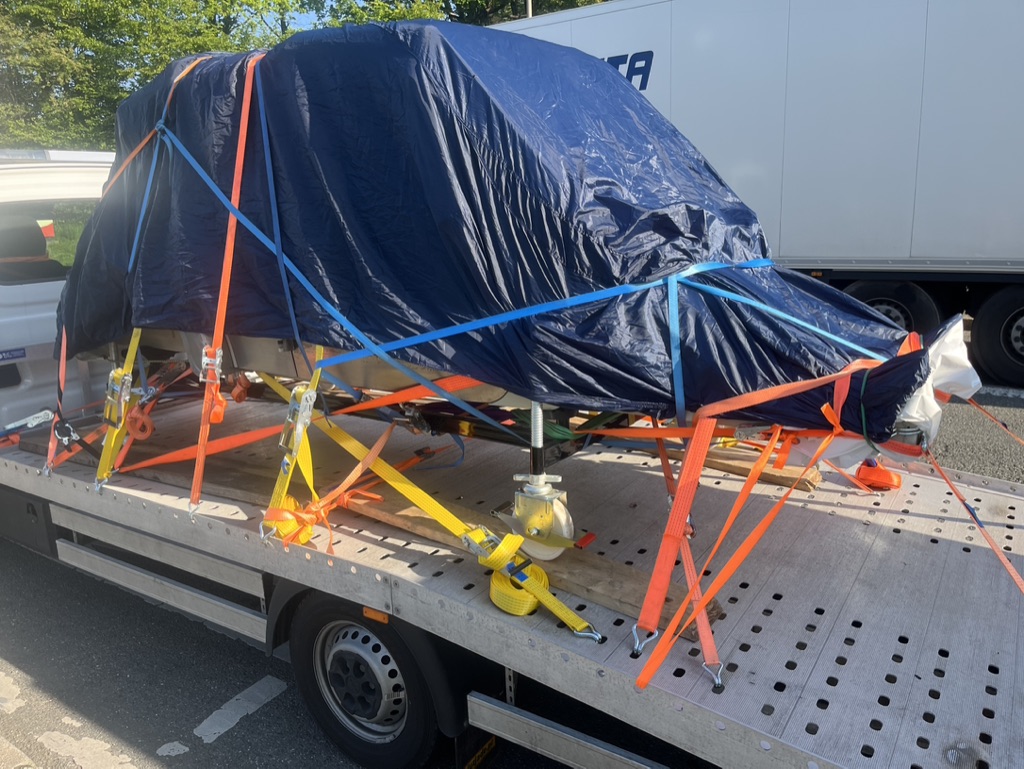 Gesicherte Karosserie auf Autotransporter in Gummersbach