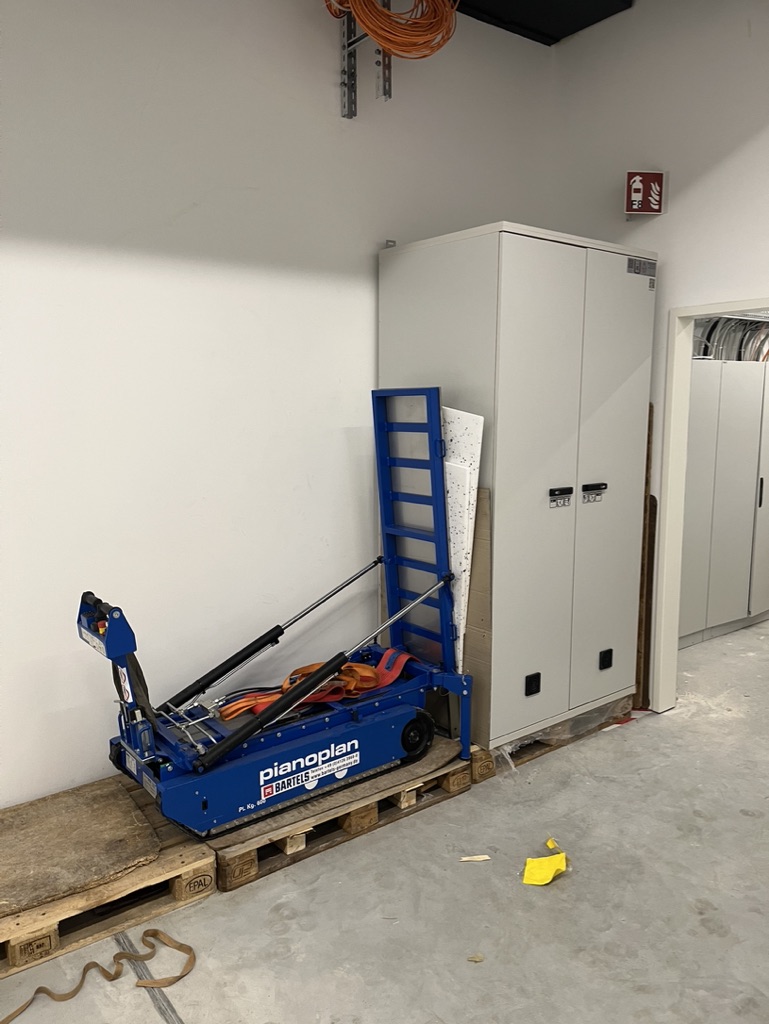 600 kg Schutzschrank Transport mit Pianoplan in Oststeinbek