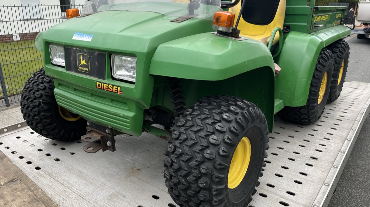 Gesichertes Quad auf Autotransporter