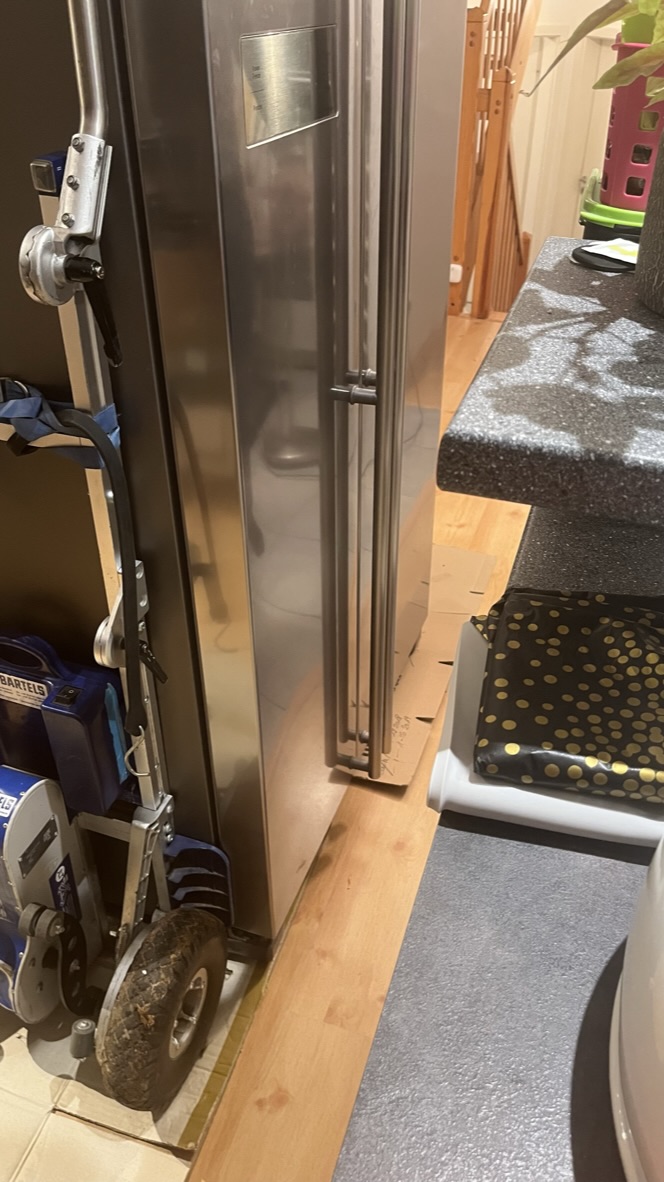 Side-by-Side Kühlschrank Transport mit XSTO Treppensteiger in Hamburg
